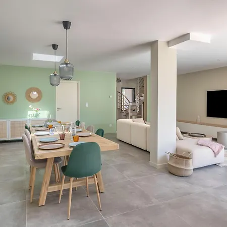 850m De La - Maison 8 Adultes Et 4 Enfants